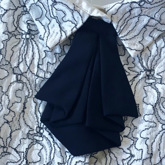 Karl Lagerfeld Black & White Embroidered Lace Sleeveless Button Down Blouse - Picture 2 of 9